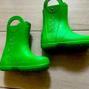 Crocs kids rain boots in size 3